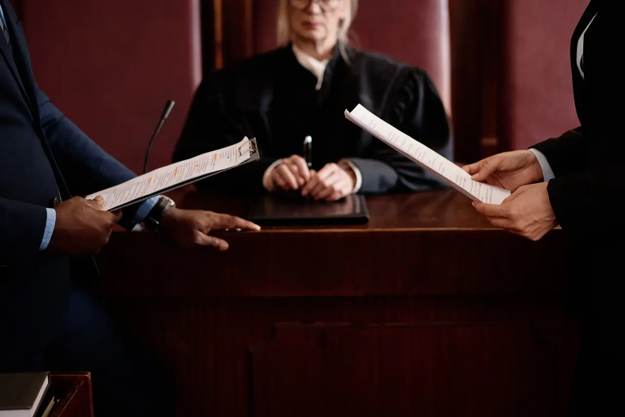 Rolul avocatului în procesul penal, sprijinul care poate schimba totul